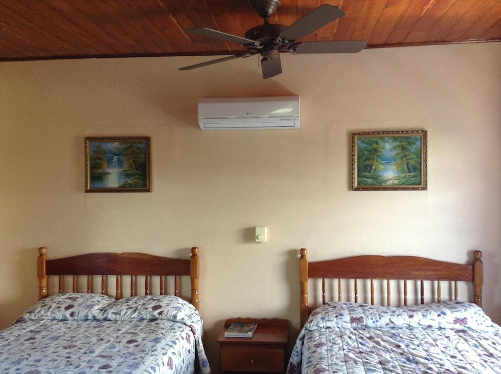 Anchorage Beach Resort Cayo Caulker Exterior foto