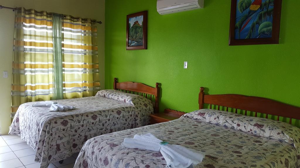 Anchorage Beach Resort Cayo Caulker Exterior foto